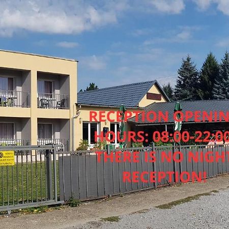 Grill Terasz Étterem és Szálláshely Mezőkövesd Exterior foto