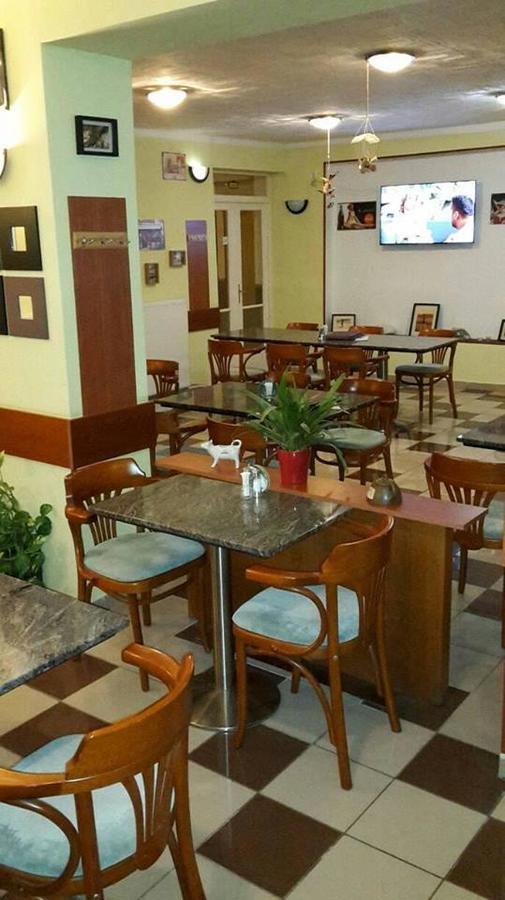 Grill Terasz Étterem és Szálláshely Mezőkövesd Exterior foto